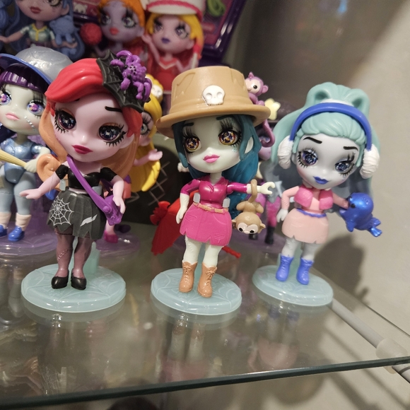 Entire season 1 Zombaes and the two extra sets plus three season 2 - Picture 3 of 3